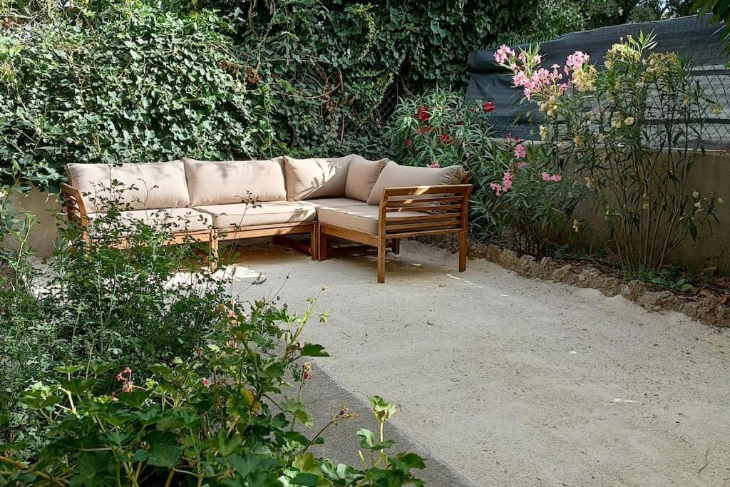 Grand Appartement, 2 Chambres Et Jardin Nimes Bagian luar foto