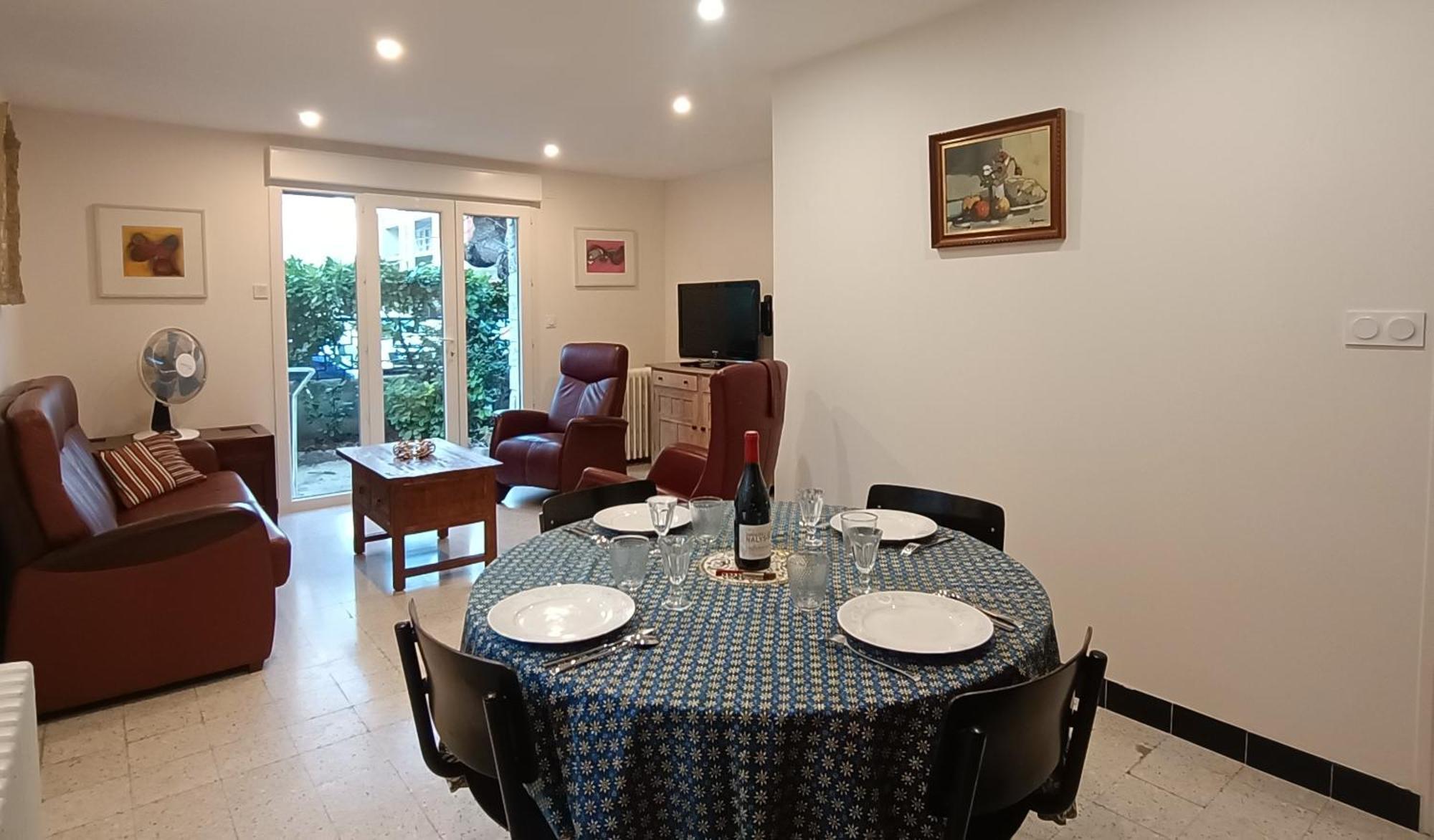 Grand Appartement, 2 Chambres Et Jardin Nimes Bagian luar foto